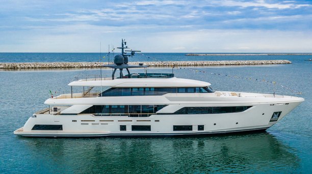 37m Custom Line Navetta 37 Motor Yacht Kiki V Sold