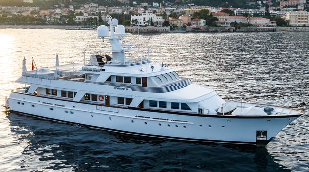 42m Feadship Custom Yacht Synthesis 66 Receives €4.5M Price Reduction