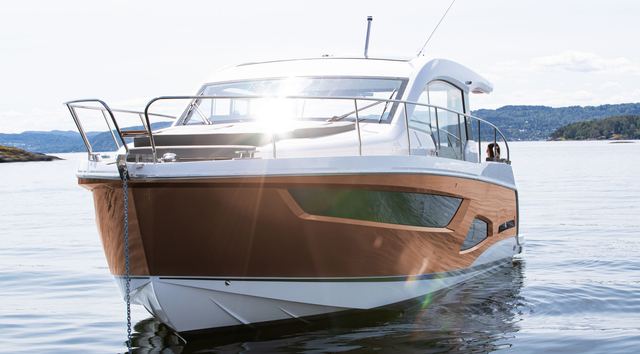 Sealine C390 Review (2022 Edition)