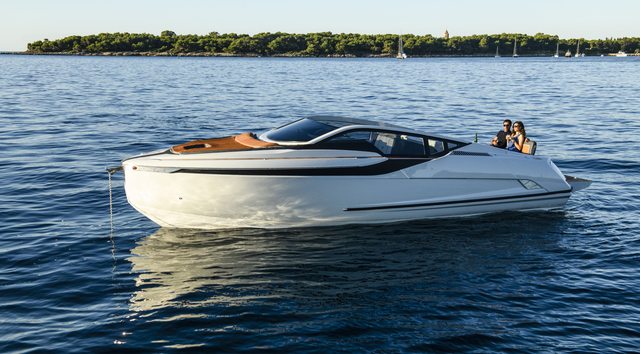 Fairline F//Line 33 Review (2019 Edition)