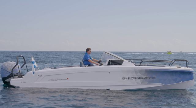 Axopar AX/E 25 Cross Bow Review (2023 Edition)