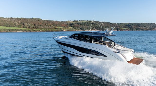 Sports Yacht vs Flybridge: What's the Difference?