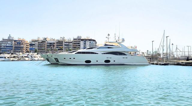 30m Custom Line Superyacht Bleu Blanc Sold