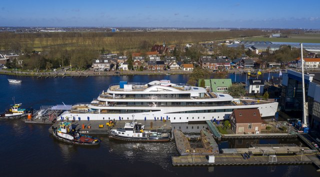 Feadship’s 94m eco-friendly superyacht VIVA (Project 817) seen for first time