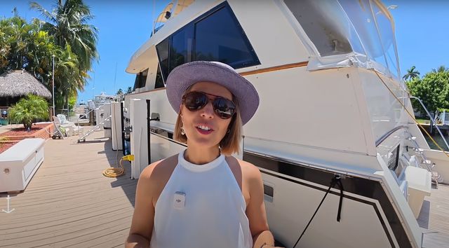 Hatteras 67 Cockpit MY Review (1989 Edition)