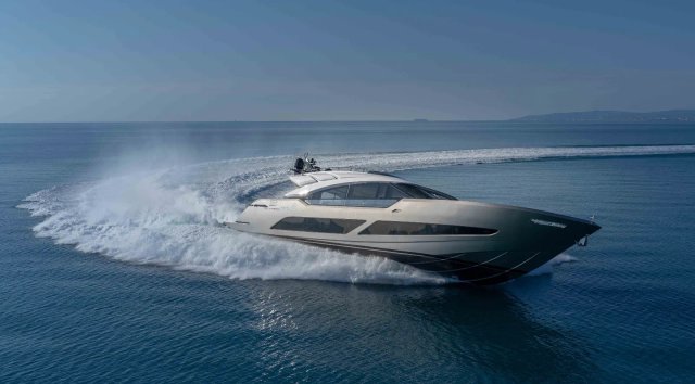 Top 10 Fastest Yachts in the World 