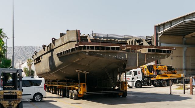 First 33m Bering 110 Motor Yacht Reaches Hull-Turning Milestone in Antalya