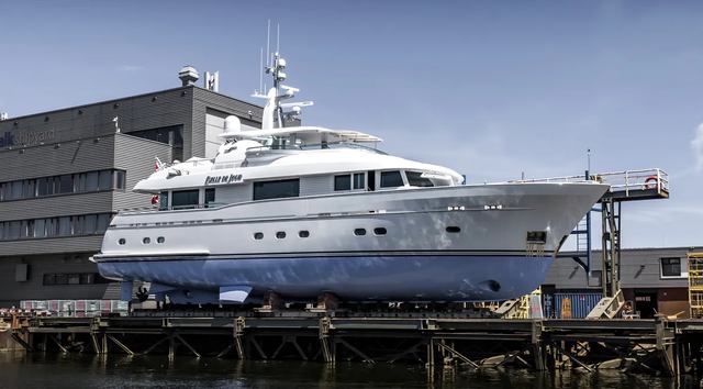 VIDEO: 29m Superyacht Belle de Jour Returns to the Water After Extensive Refit
