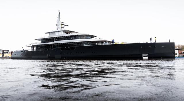 WATCH: 80m Feadship Superyacht Thalassa (Project 826) Launched 
