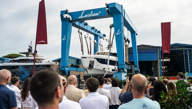 VIDEO: First Azimut Grande 30M Superyacht Launched Ahead of Cannes World Debut