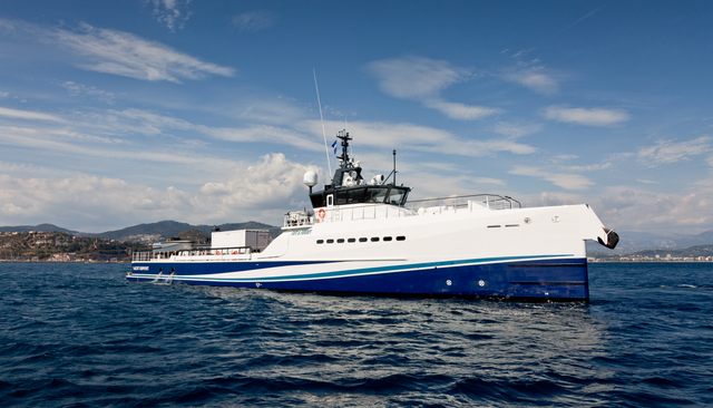  Axis                                     yacht for Charter             