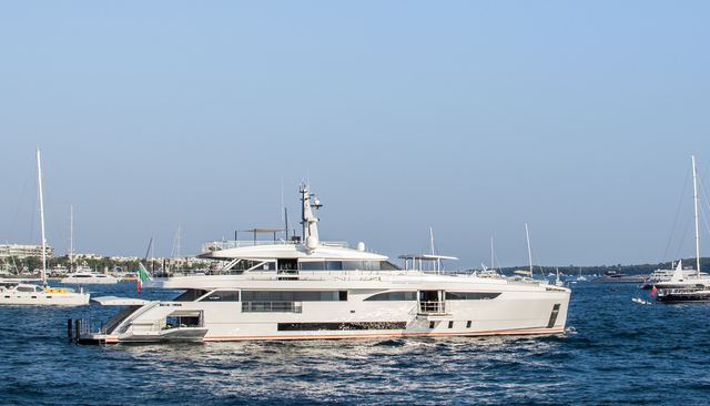  Stern                                     yacht for Charter             