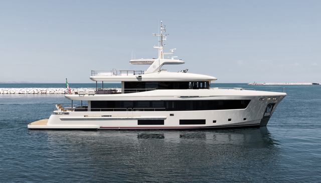 Ammonite yacht 