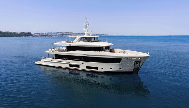 Ammonite yacht 