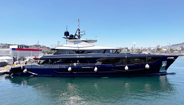 Queen Yaz yacht 
