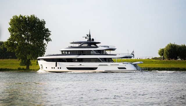 Lalabe yacht 