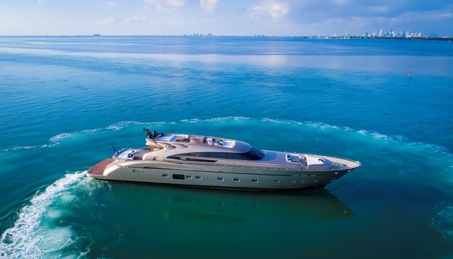 Five Waves yacht 