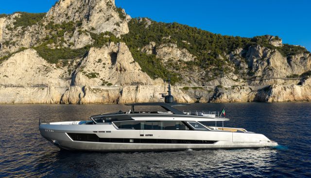 Fast Naan yacht 