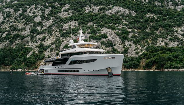 Heeus yacht 