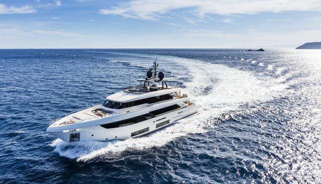 Luna yacht 