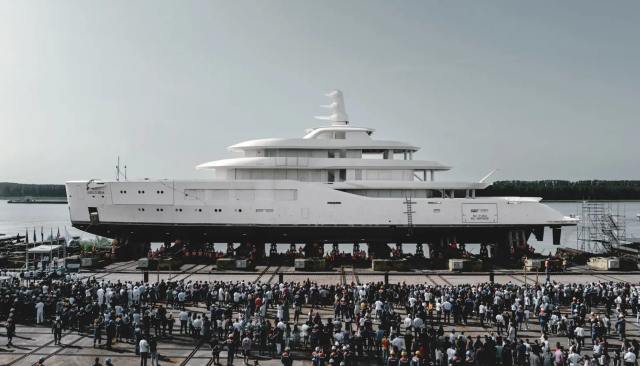 Amels 8004 yacht 