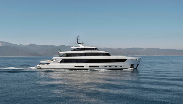 Shabby yacht 
