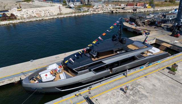 Fast Naan yacht 