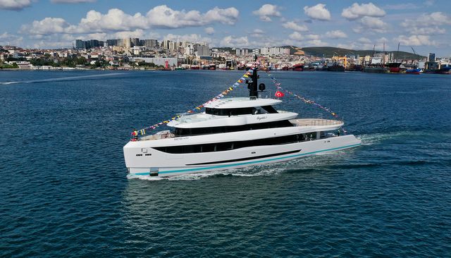 Amphib II yacht 