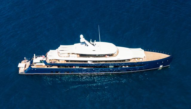 Les Cinq yacht 