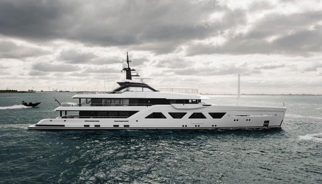QU2 yacht 