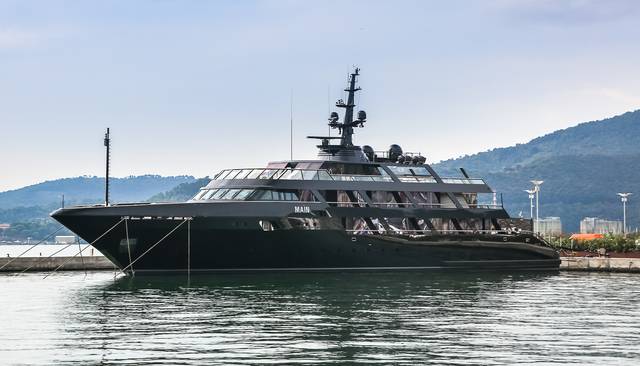 Main yacht 
