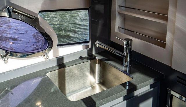 Two Bite yacht for sale 33