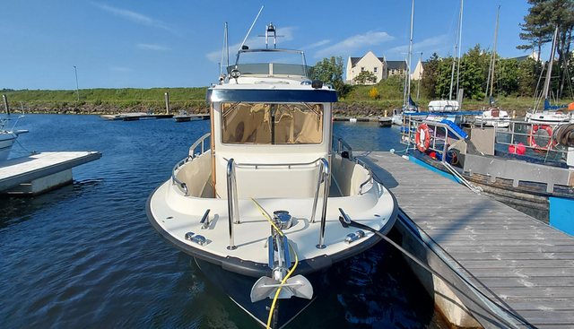 Razor crest yacht for sale 3