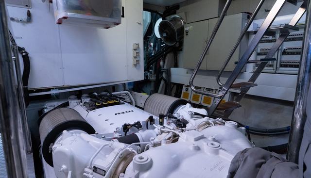 ROUND MIDNIGHT yacht for sale 55