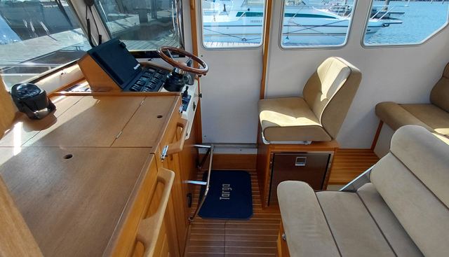 Razor crest yacht for sale 24