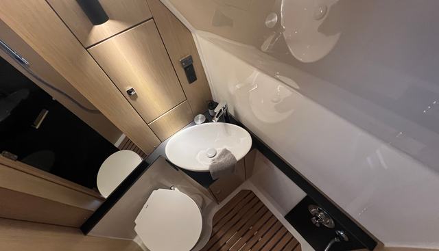 VIDA yacht for sale 20