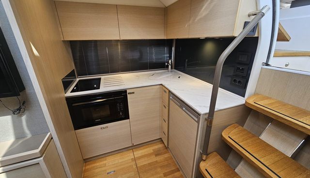 Bozzie yacht for sale 52