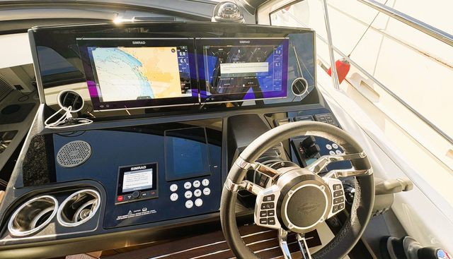 P55 yacht for sale 17