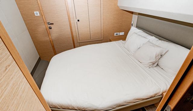 Libert'e yacht for sale 37