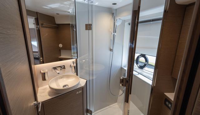 V50960 - 3 CABIN DECK VERSION yacht for sale 53