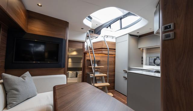 V50943 yacht for sale 72