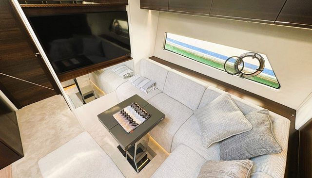 P55 yacht for sale 20