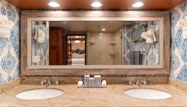 Huracan yacht for sale 84