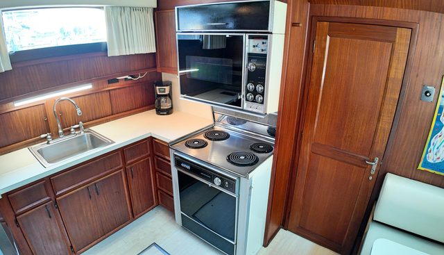 Hooch yacht for sale 23