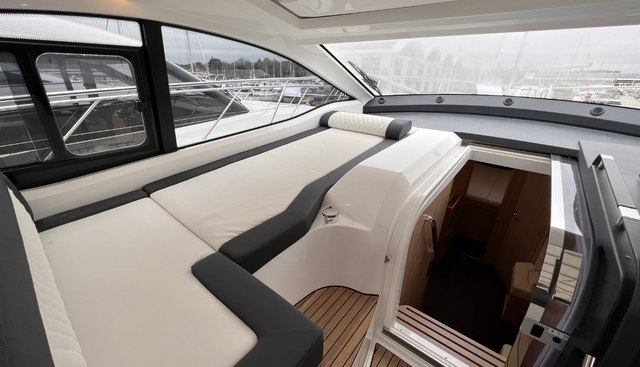 Momentum yacht for sale 8