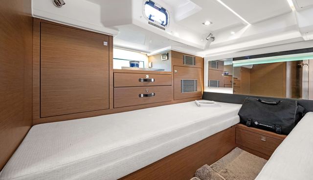 Lunasea yacht for sale 35