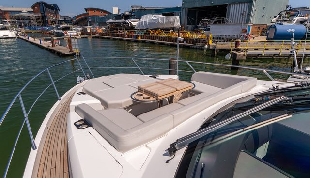 3042568 yacht for sale 17