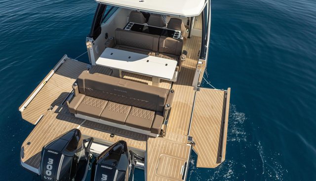 320GTO-783 yacht for sale 9