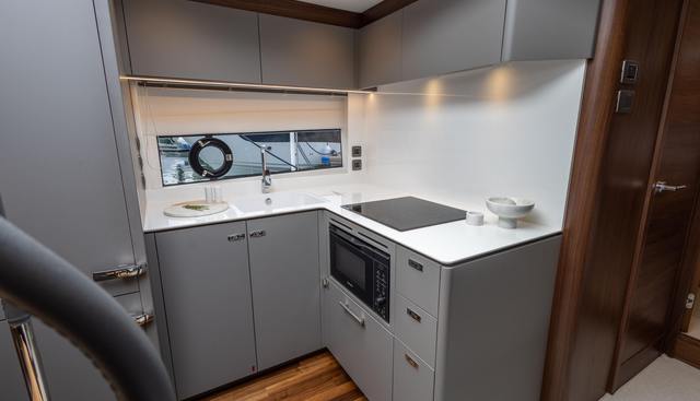 Eos yacht for sale 25