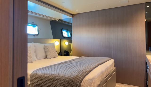SL90A yacht for sale 39